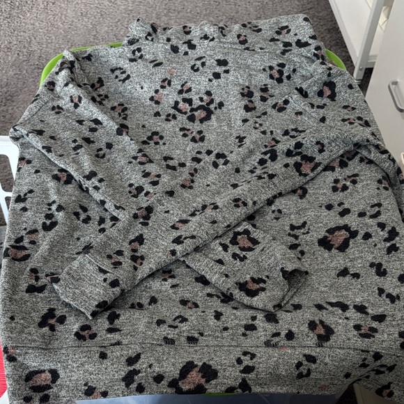 Maurices Gray Animal Print Set - Picture 13 of 14